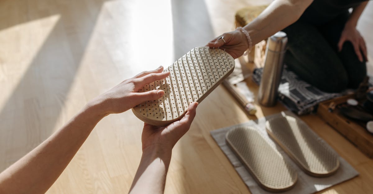 découvrez l'acupression, une méthode de guérison traditionnelle basée sur la stimulation de points spécifiques du corps pour soulager le stress, apaiser les douleurs et favoriser le bien-être général. explorez ses bienfaits et apprenez à l'intégrer dans votre routine quotidienne.