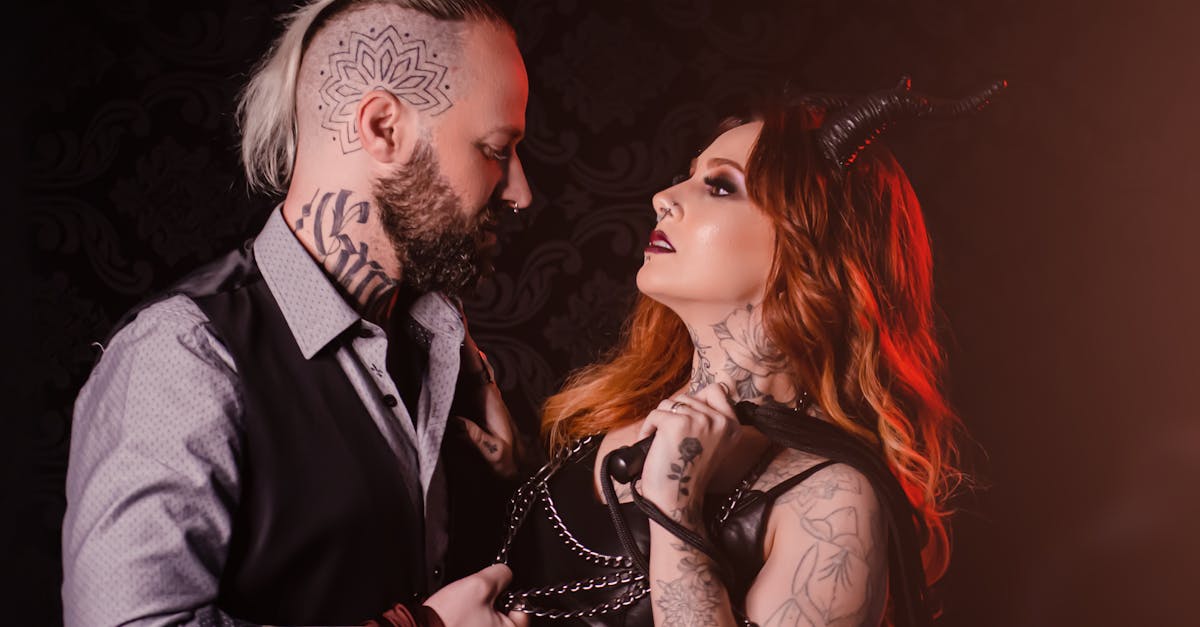 découvrez l'univers du bdsm : pratiques, émotions et consentement. explorez les différentes facettes de cette culture alternative qui mêle plaisir et confiance. apprenez en toute sécurité et embarquez dans un voyage vers la découverte de vos désirs.