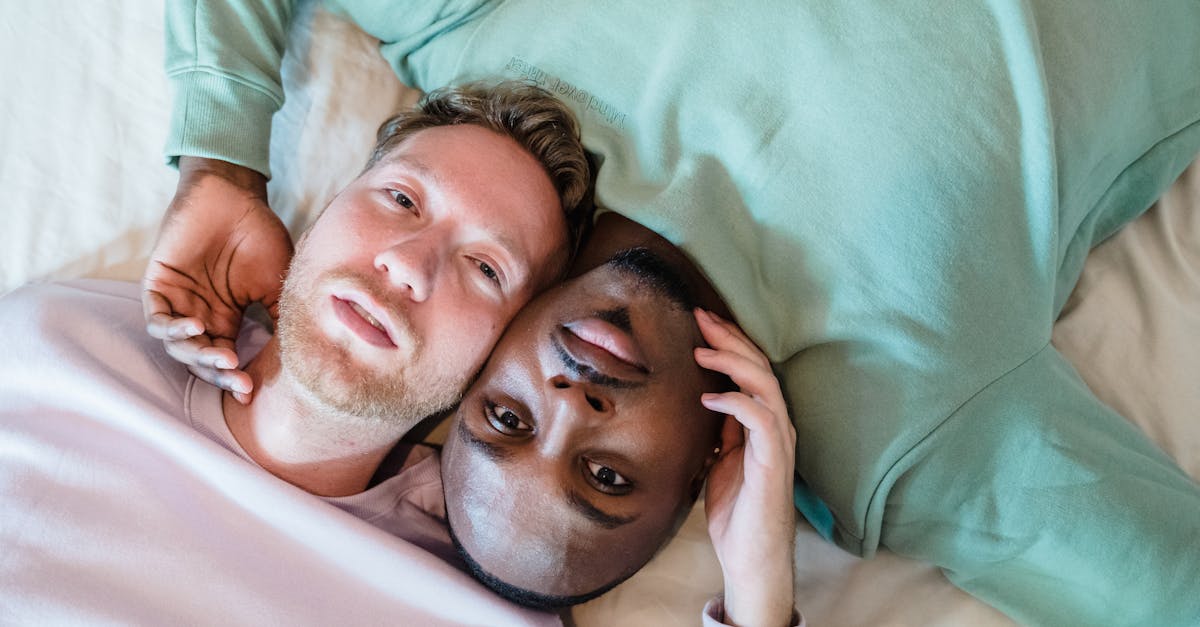 découvrez l'univers fascinant du bdsm, ses pratiques variées, ses philosophies et comment il peut enrichir les relations intimes. que vous soyez novice ou expérimenté, explorez les aspects essentiels de la communication, du consentement et de la sécurité dans cette communauté passionnante.